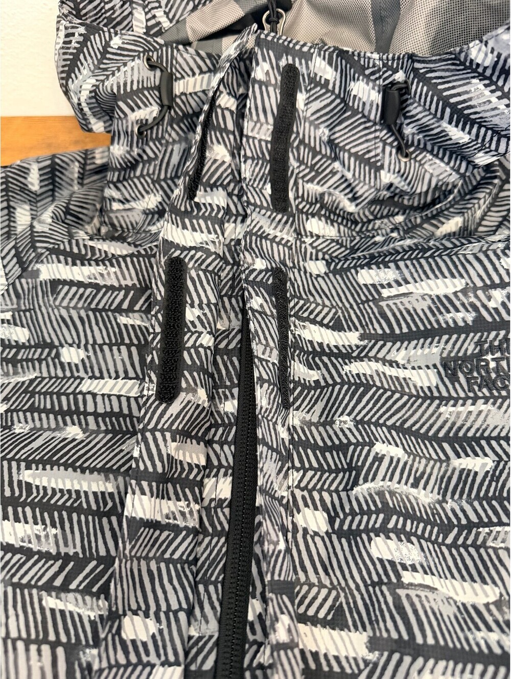The North Face Women’s S Resolve 2 Geometric DryVent Rain Jacket - Picture 8 of 13